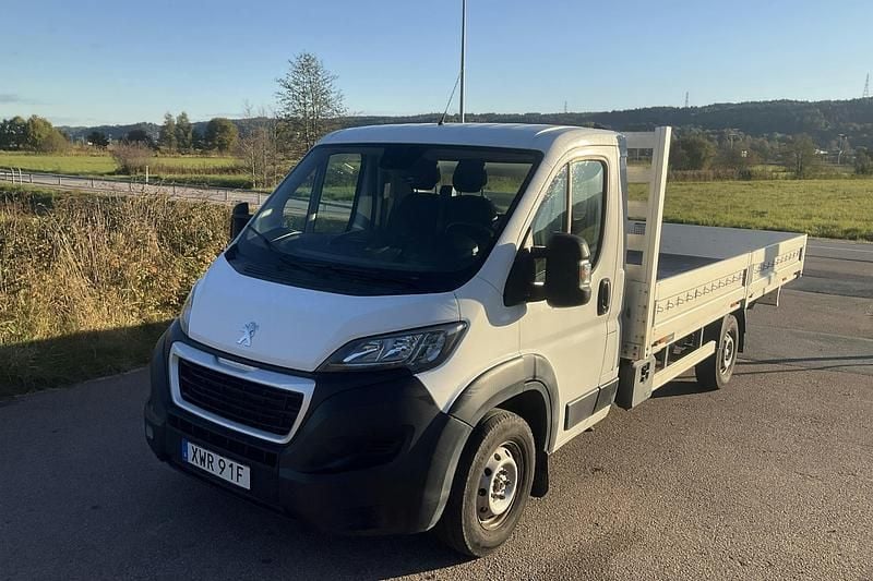 Vit Begagnad 2021 Peugeot Boxer Van | 255 000 kr (Bra pris) - Bild 1/4