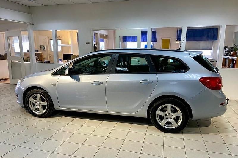 Begagnad Opel Astra Enjoy 140 HK (102 kW) 2014 Grå Kombi