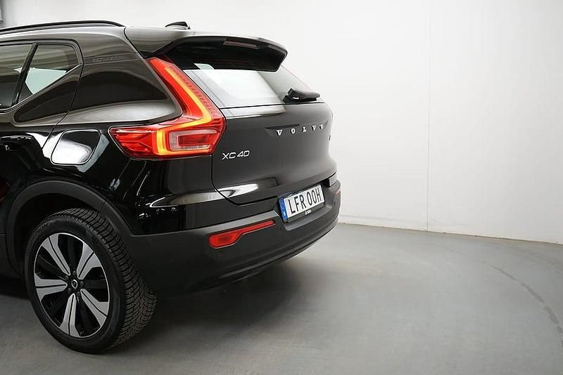 Begagnad Volvo XC40 Core 185 kW (252 HK) 2022 Svart SUV
