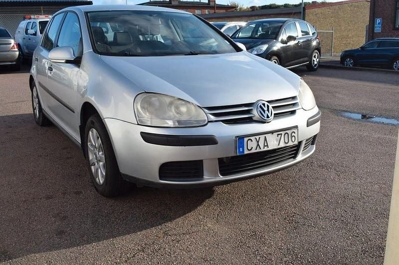 Begagnad VW Golf IV 102 HK (75 kW) 2006 Silver Halvkombi