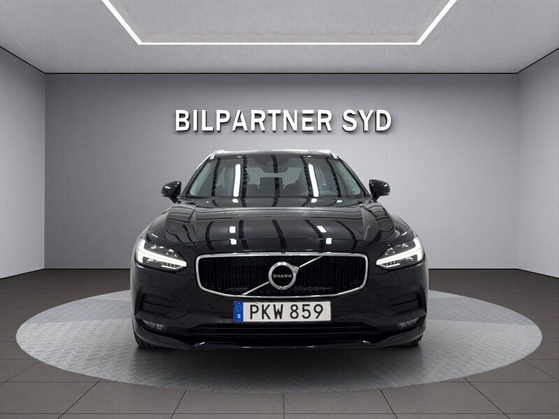 Svart Begagnad 2017 Volvo V90 Momentum Kombi | 199 900 kr (Marknadspris) - Bild 1/4