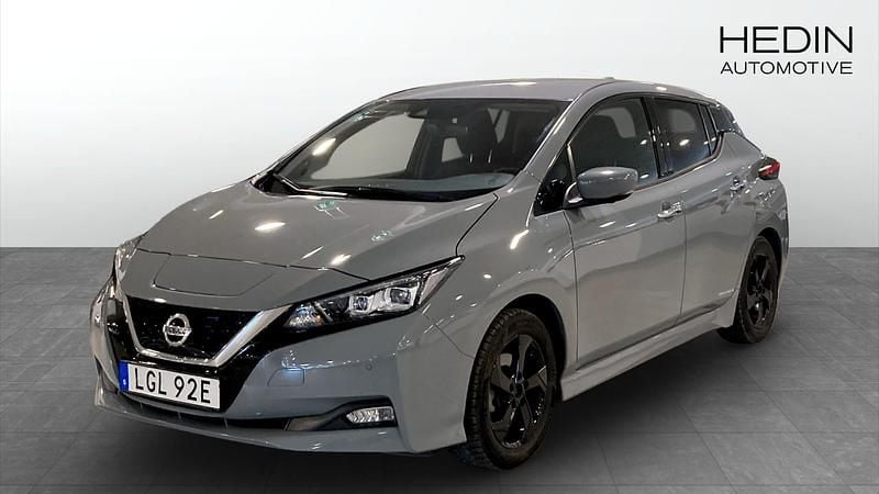 Begagnad Nissan Leaf N-Connecta 110 kW (150 HK) 2022 Grå Halvkombi
