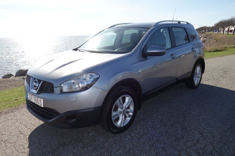 Grå Begagnad 2012 Nissan Qashqai +2 SUV | 79 900 kr (Marknadspris) - Bild 1/4