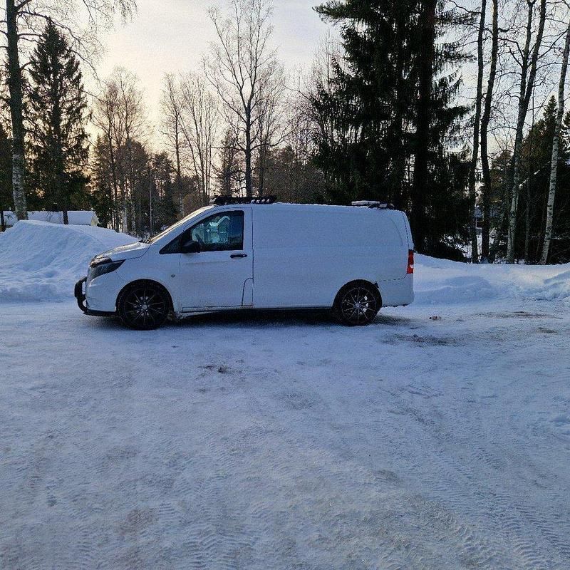 Vit Begagnad 2015 Mercedes Vito Minibuss | 149 000 kr (Dyr) - Bild 1/4