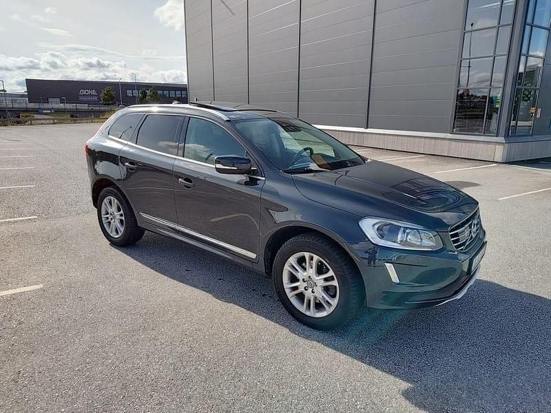 Grå/svart Begagnad 2015 Volvo XC60 Summum SUV | 149 000 kr - Bild 1/4