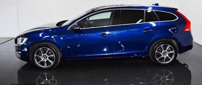 Blå Begagnad 2015 Volvo V60 Momentum Kombi | 167 000 kr (Marknadspris) - Bild 1/4