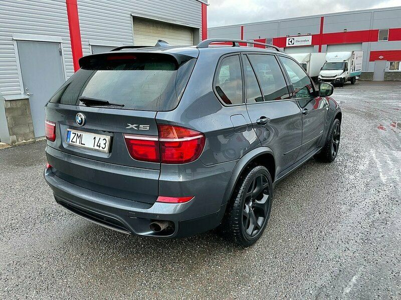Begagnad BMW X5 Sport Line 306 HK (225 kW) 2012 Mörkgrå SUV