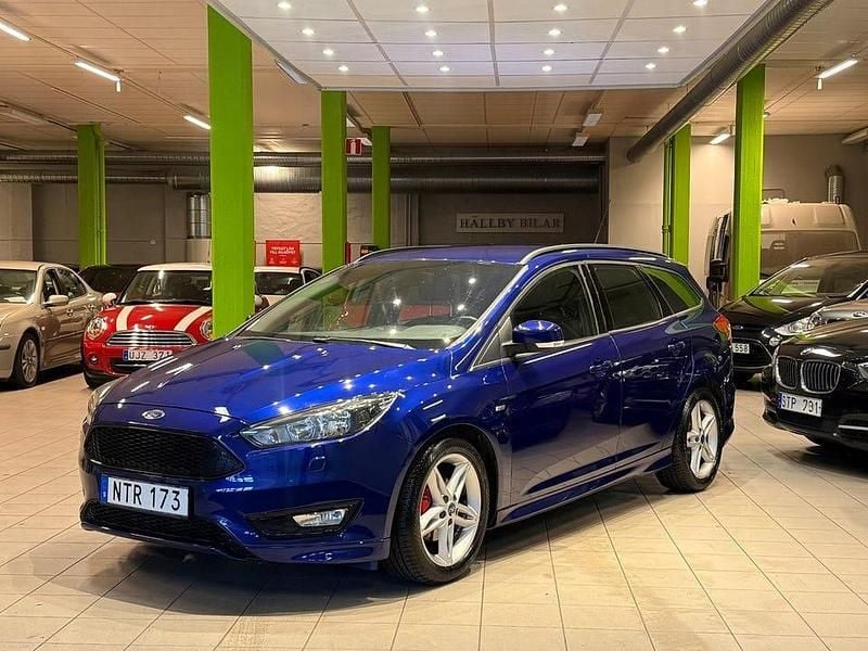 Blå Begagnad 2017 Ford Focus ST-Line Kombi | 99 900 kr (Marknadspris) - Bild 1/4