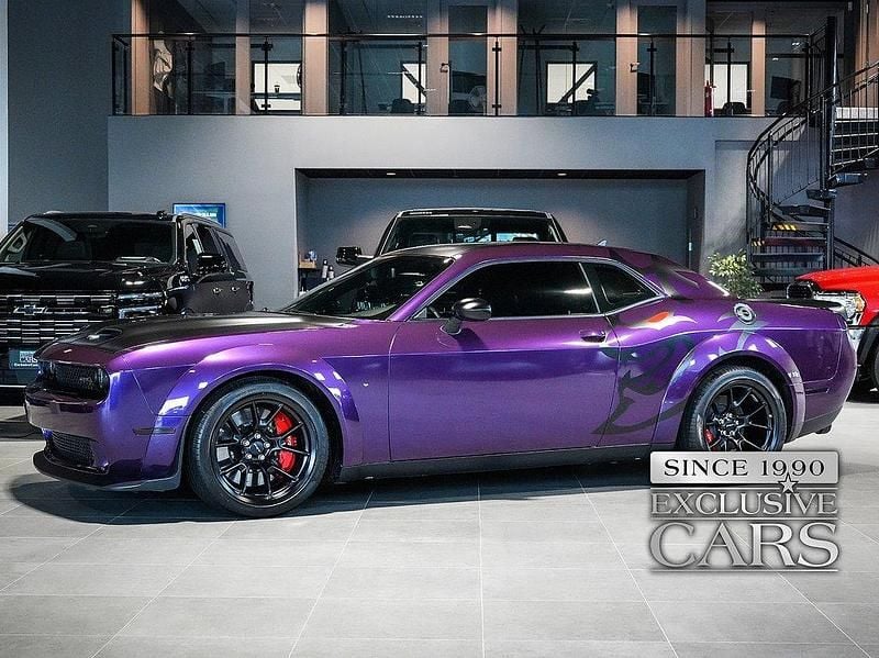 Grå Begagnad 2022 Dodge Challenger Sportkupé | 1 229 000 kr - Bild 1/4