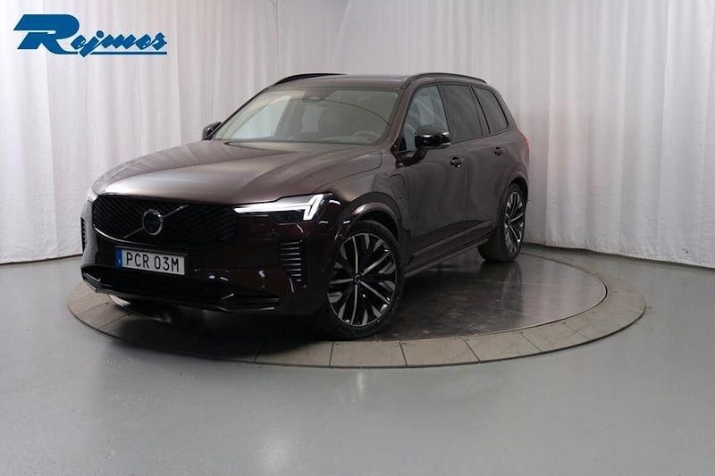 Mörkröd Begagnad 2024 Volvo XC90 Ultra SUV | 944 900 kr - Bild 1/4