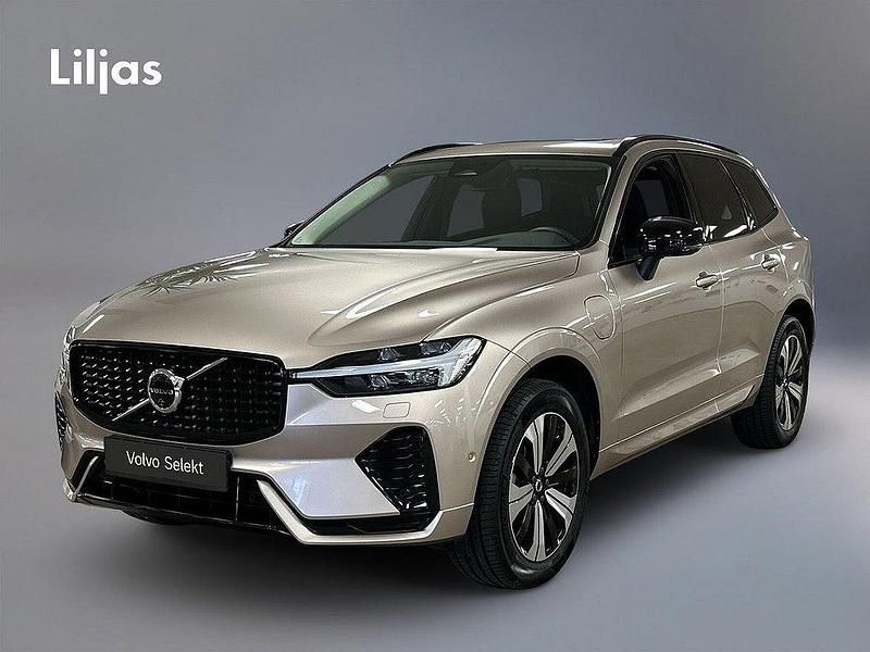 Ljusgrå Begagnad 2024 Volvo XC60 Plus SUV | 549 000 kr (Marknadspris) - Bild 1/3