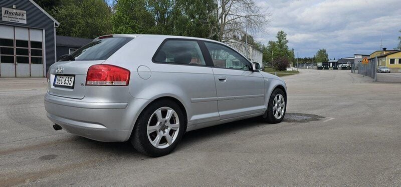 Silver Begagnad 2004 Audi A3 Attraction Halvkombi | 17 000 kr (Superpris) - Bild 1/4