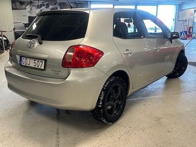 Begagnad Toyota Auris 126 HK (92 kW) 2007 Silver Halvkombi