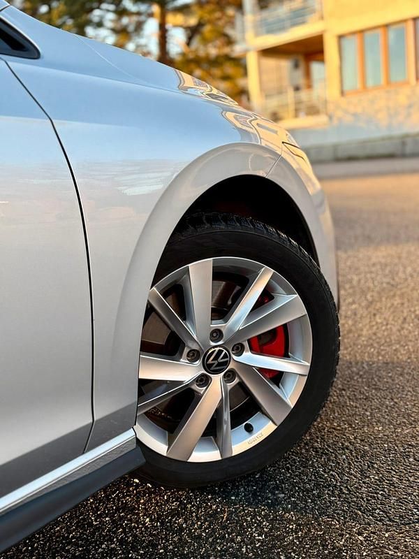 Begagnad VW Golf VIII GTE 245 HK (180 kW) 2021 Silver metallic Halvkombi