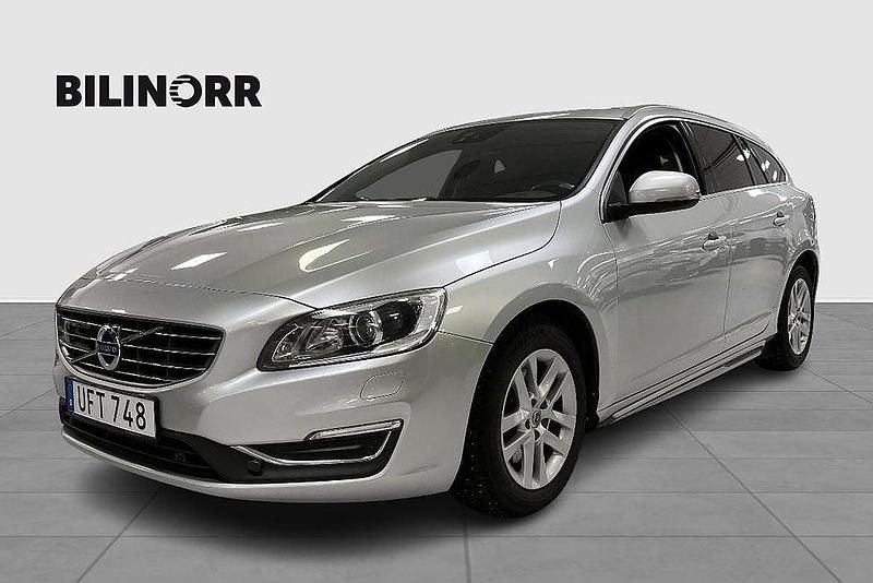 Silver Begagnad 2016 Volvo V60 Kombi | 179 000 kr (Lite dyr) - Bild 1/4