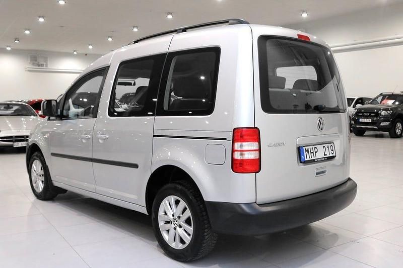 Begagnad VW Caddy Comfortline 105 HK (77 kW) 2011 Silver Minibuss