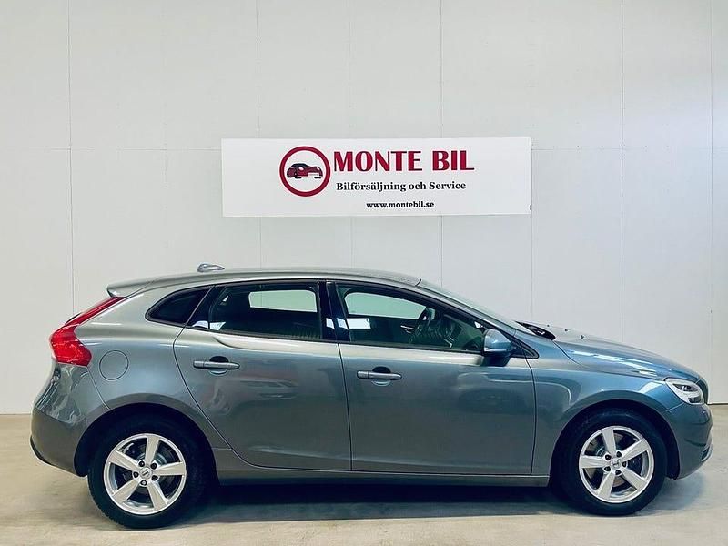 Begagnad Volvo V40 Momentum 120 HK (88 kW) 2017 Grå Kombi
