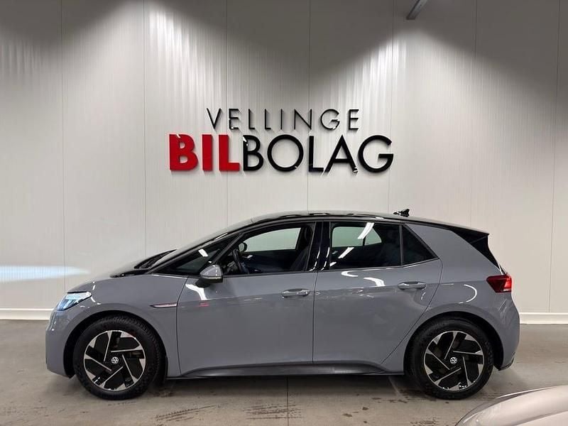 Grå Begagnad 2022 VW ID.3 Pro Performance Halvkombi | 199 500 kr (Superpris) - Bild 1/4