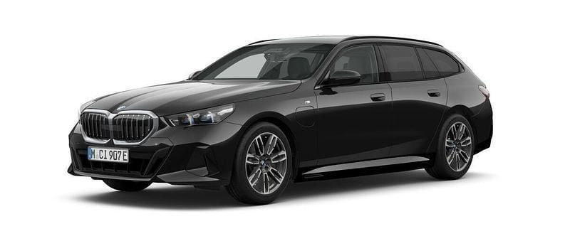 Svart (black) Begagnad 2025 BMW 530e M Sport Kombi | 678 700 kr (Bra pris) - Bild 1/4