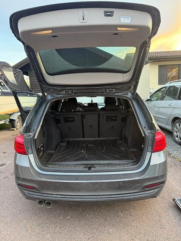 Begagnad BMW 320 190 HK (139 kW) 2017 Mörkgrå metallic Kombi