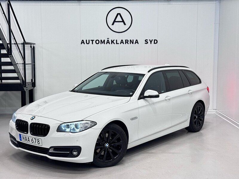 Vit Begagnad 2017 BMW 520 Sport Line Kombi | 194 900 kr (Bra pris) - Bild 1/4