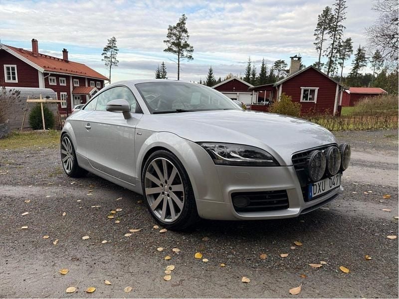 Silver Begagnad 2009 Audi TT S-Line Sportkupé | 109 000 kr (Dyr) - Bild 1/4
