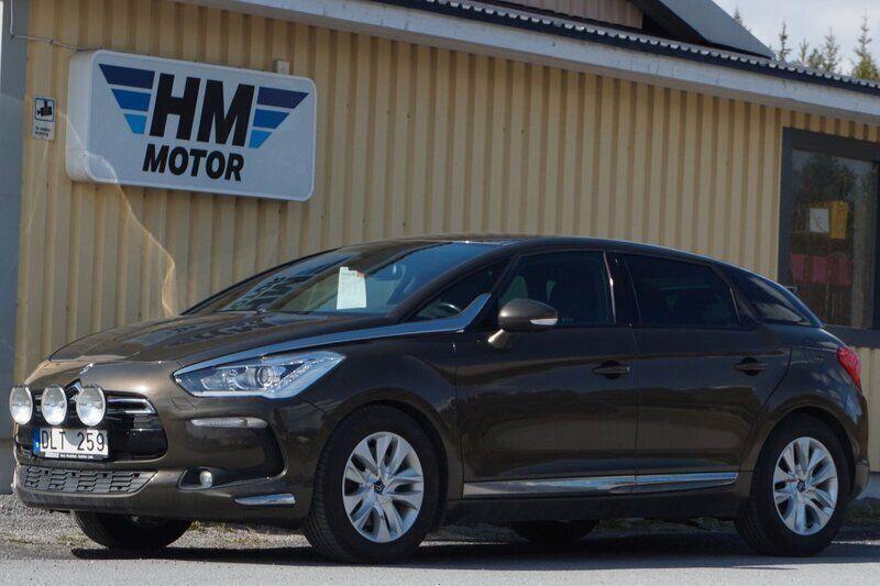 Brun Begagnad 2013 Citroën DS5 Halvkombi | 115 000 kr (Lite dyr) - Bild 1/4