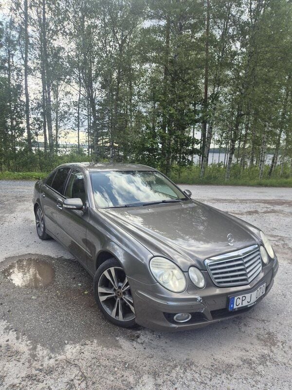 Grå Begagnad 2009 Mercedes E320 Sedan | 25 000 kr (Superpris) - Bild 1/4