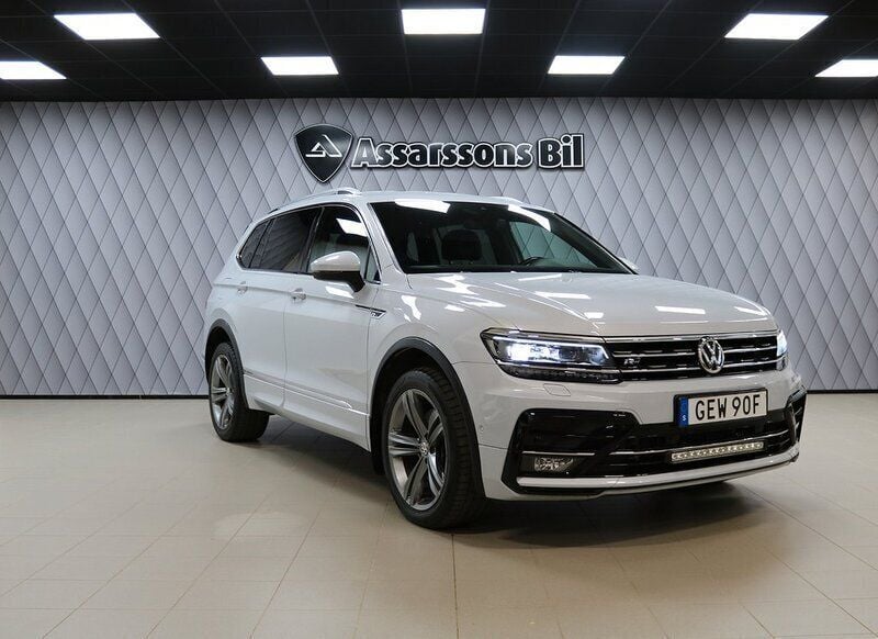 Vit Begagnad 2018 VW Tiguan Allspace R-line SUV | 279 900 kr (Marknadspris) - Bild 1/4