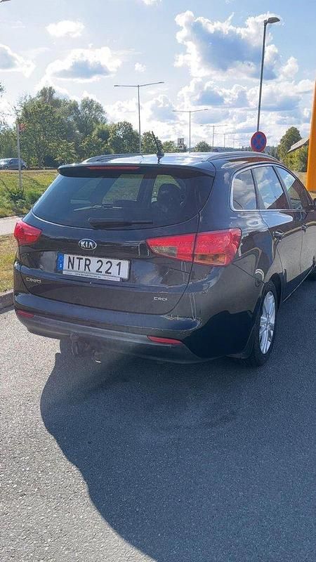 Svart Begagnad 2015 Kia Ceed Sportswagon Comfort Kombi | 85 000 kr (Bra pris) - Bild 1/4