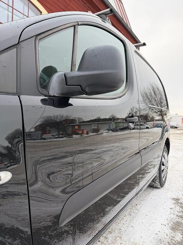 Begagnad Citroën Berlingo 90 HK (66 kW) 2014 Svart Minibuss