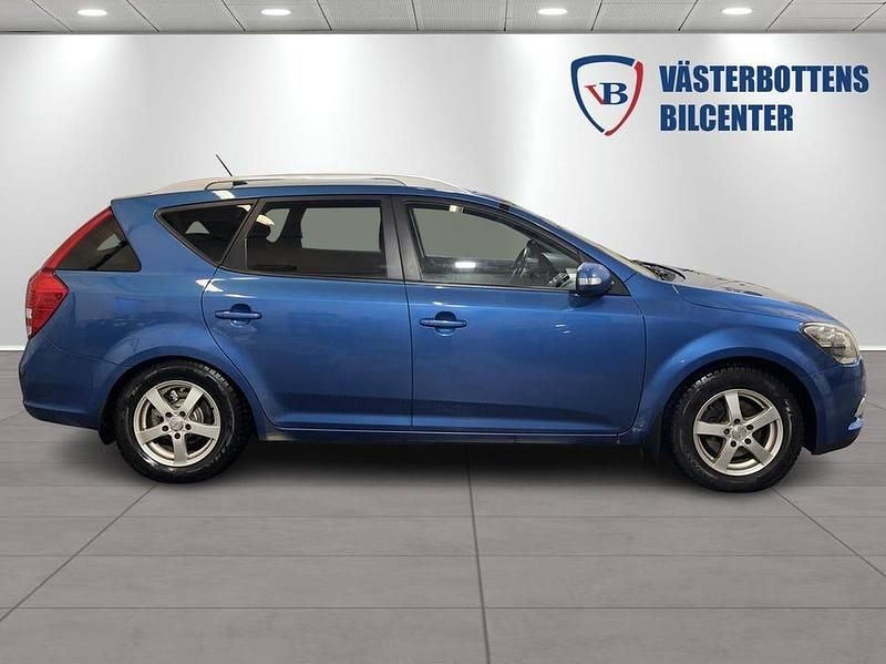 Begagnad Kia Ceed Sportswagon 128 HK (94 kW) 2011 Blå Kombi