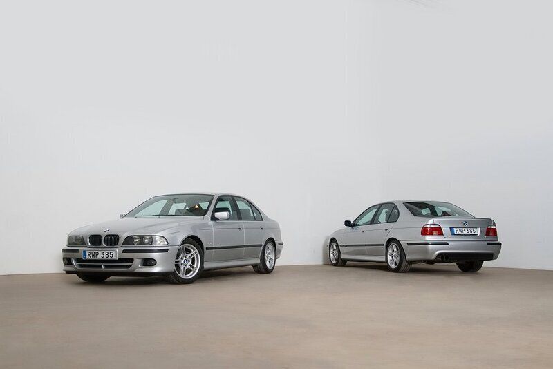 Ljusgrå Begagnad 1999 BMW 540 M Sport Sedan | 199 000 kr - Bild 1/4