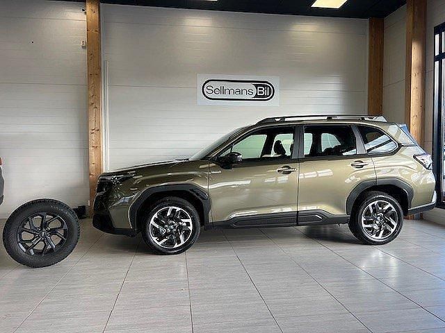 Grön Ny 2024 Subaru Forester SUV | 399 900 kr (Bra pris) - Bild 1/4