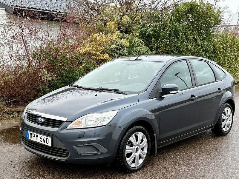 Begagnad 2011 Ford Focus Halvkombi | 29 000 kr (Marknadspris) - Bild 1/4