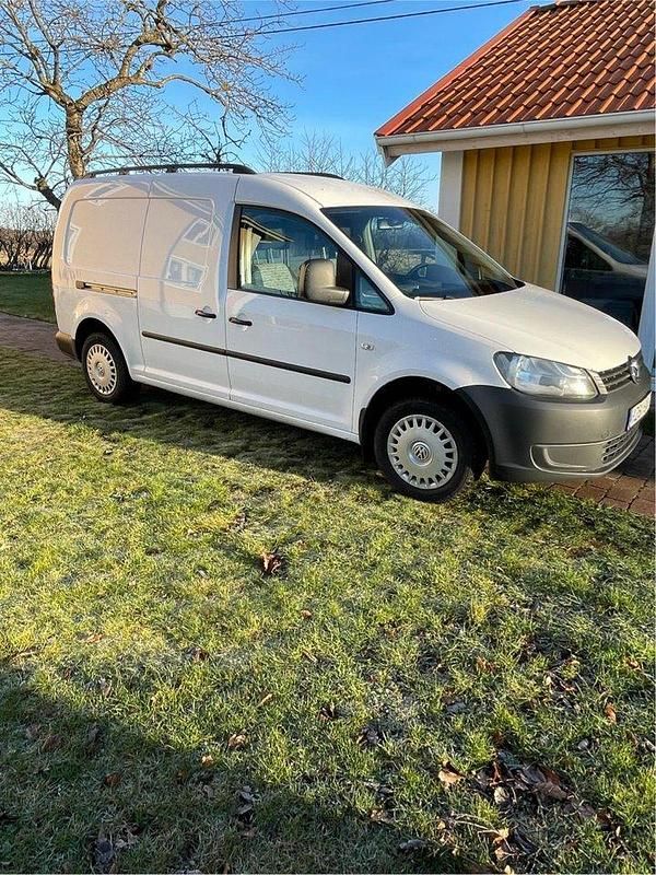 Vit Begagnad 2012 VW Caddy Maxi Minibuss | 68 000 kr (Marknadspris) - Bild 1/4