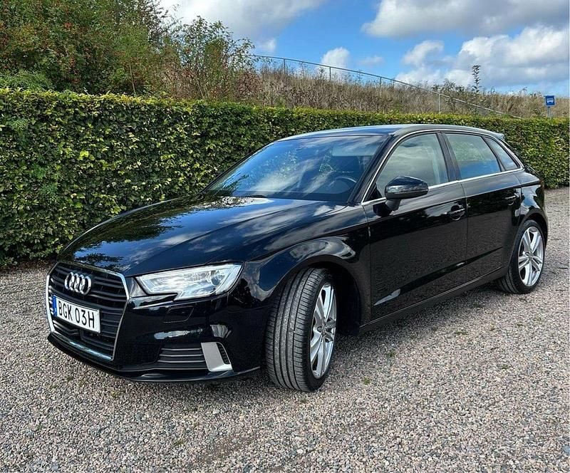 Svart Begagnad 2020 Audi A3 Sportback Proline Halvkombi | 189 000 kr (Bra pris) - Bild 1/4