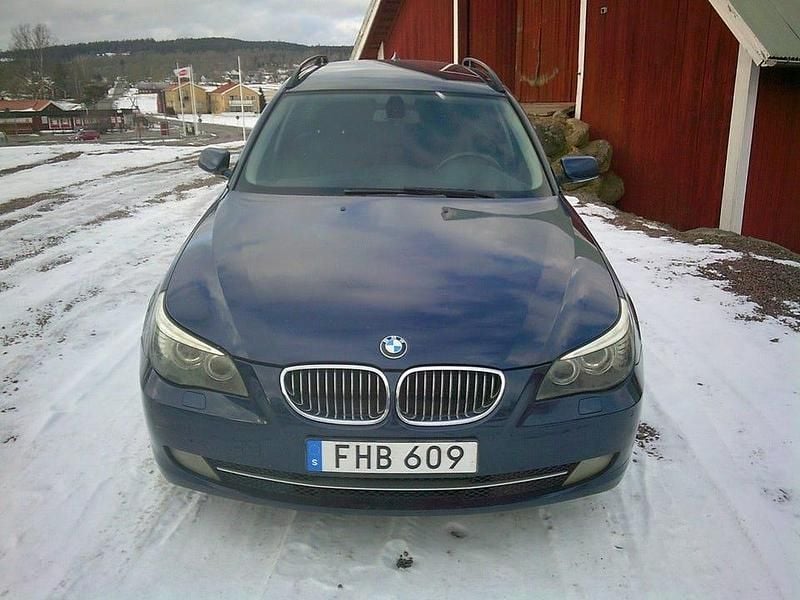 Begagnad BMW 523 190 HK (139 kW) 2007 Blå Kombi