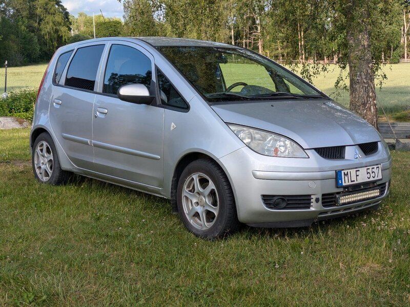 Silver Begagnad 2007 Mitsubishi Colt Halvkombi | 35 000 kr (Marknadspris) - Bild 1/4