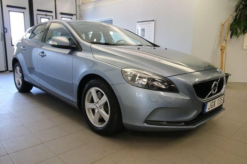 Begagnad Volvo V40 120 HK (88 kW) 2016 Ljusblå Kombi
