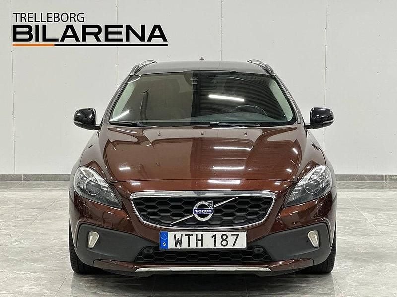 Begagnad Volvo V40 Summum 150 HK (110 kW) 2015 Brun Halvkombi