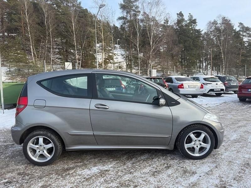 Begagnad Mercedes A180 Avantgarde 109 HK (80 kW) 2008 Mörkgrå Halvkombi