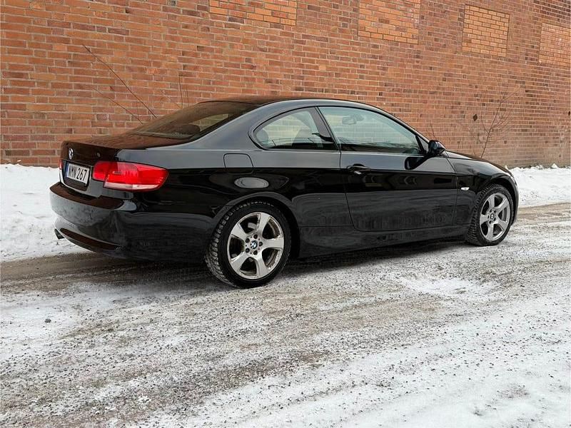 Begagnad BMW 325 218 HK (160 kW) 2008 Sportkupé