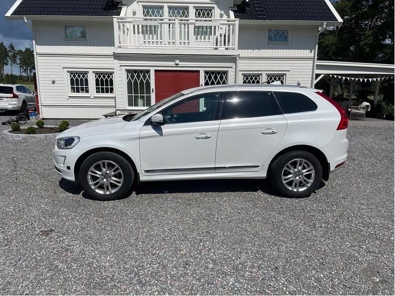 Vit Begagnad 2014 Volvo XC60 Summum SUV | 195 000 kr (Marknadspris) - Bild 1/4