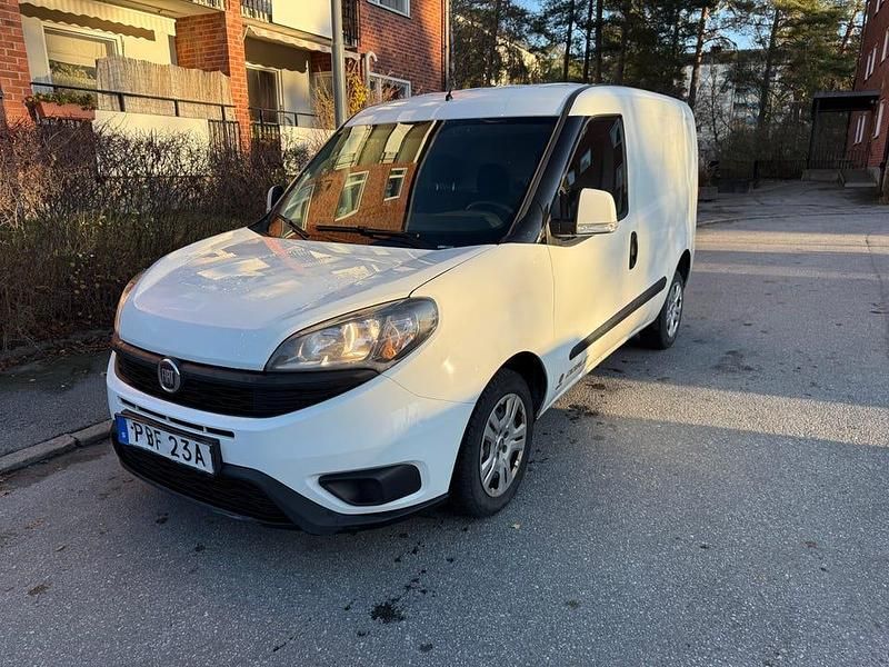 Begagnad Fiat Doblò 105 HK (77 kW) 2020 Minibuss