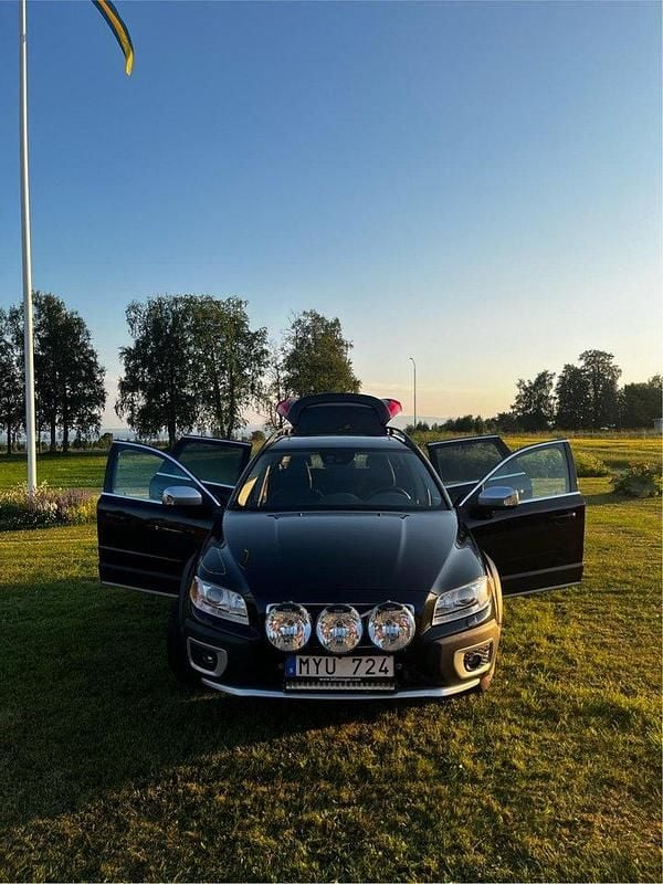 Svart Begagnad 2013 Volvo XC70 Summum SUV | 167 000 kr (Marknadspris) - Bild 1/4