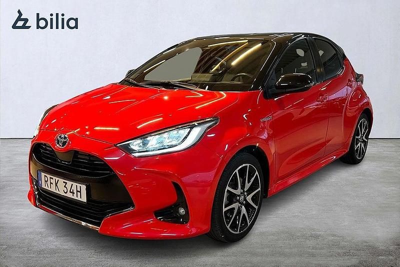Röd Begagnad 2021 Toyota Yaris Hybrid Edition Halvkombi | 219 900 kr (Lite dyr) - Bild 1/4
