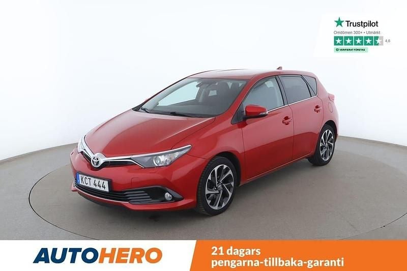 Mörkröd Begagnad 2015 Toyota Auris Active Halvkombi | 92 000 kr (Bra pris) - Bild 1/4