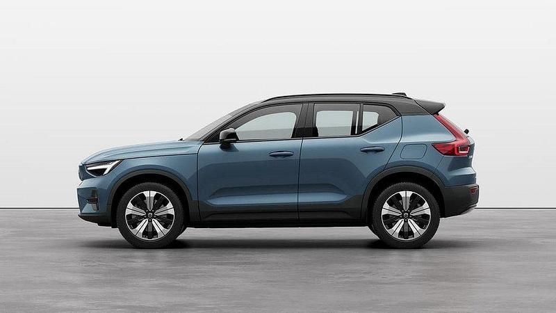 Blå Begagnad 2022 Volvo XC40 Core SUV | 335 000 kr - Bild 1/4