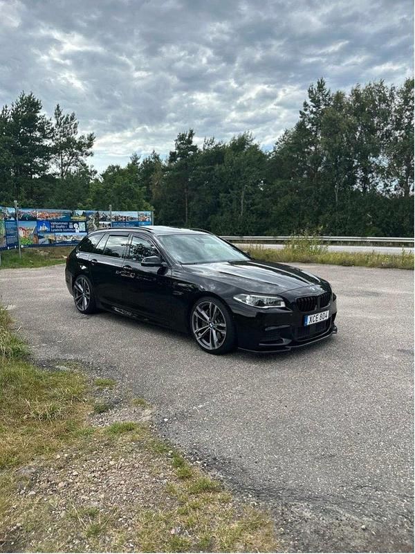 Svart Begagnad 2015 BMW 530 M Sport Kombi | 229 000 kr (Dyr) - Bild 1/4